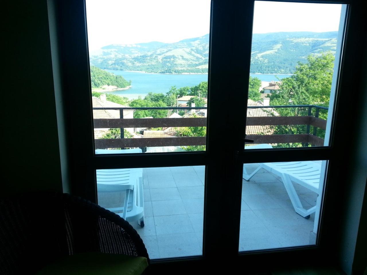 Mihaela Lake Retreat Yuvalar 外观 照片