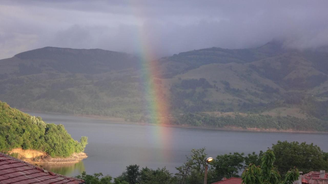 Mihaela Lake Retreat Yuvalar 外观 照片